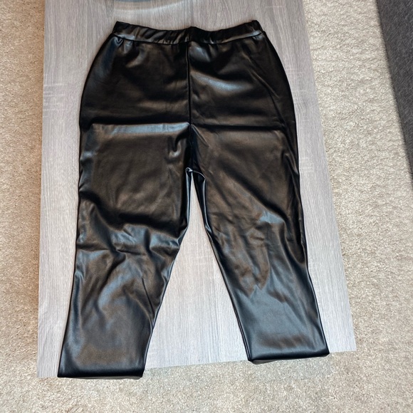 Faux leather leggings - Picture 4 of 7